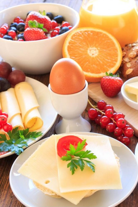Abwechslungsreiches Frühstück mit hausgemachten Produkten