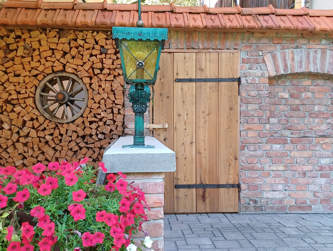 Liebevolle Ausstattung im Haus und im Garten